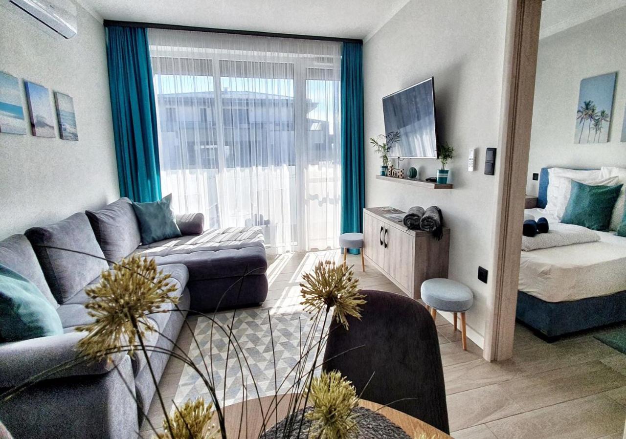 Marina Apartment By Dora Кестхей Экстерьер фото