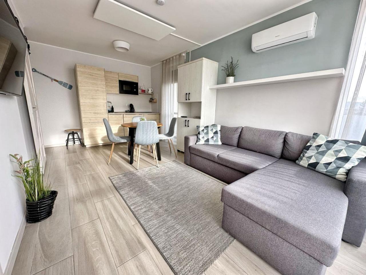 Marina Apartment By Dora Кестхей Экстерьер фото