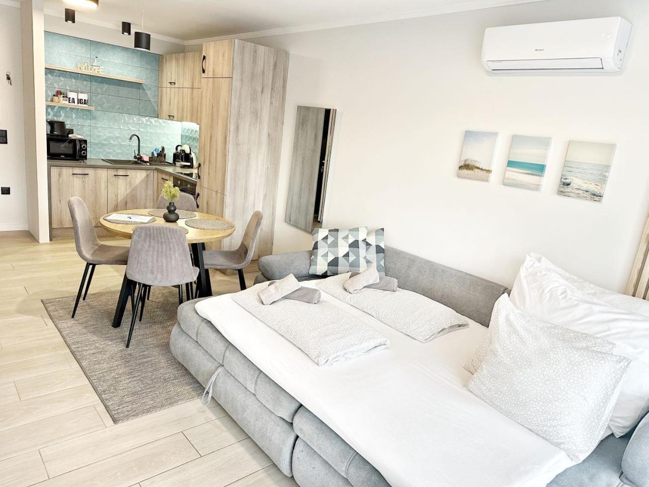 Marina Apartment By Dora Кестхей Экстерьер фото
